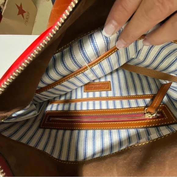 BNWT Red Dooney and Bourke Canvas Sac With Leather Shoulder Strap and Trim - Picture 8 of 11